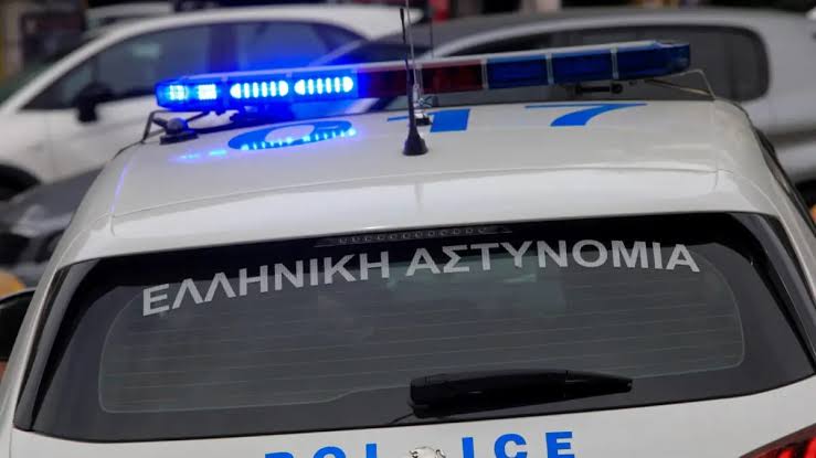 Λουτράκι: Ένοπλη ληστεία στα ΕΛΤΑ με καλάσνικοφ – Κουκουλοφόροι άρπαξαν 32.000 ευρώ Λουτράκι: Ένοπλη ληστεία στα ΕΛΤΑ με καλάσνικοφ – Κουκουλοφόροι άρπαξαν 32.000 ευρώ
