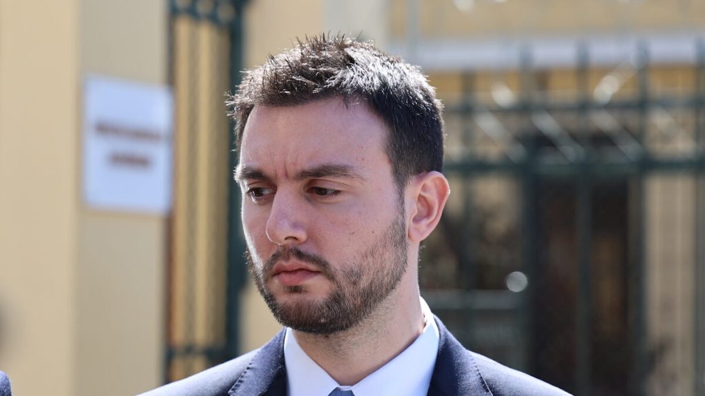 Κωνσταντίνος Φλώρος: Ένοχος για τον ξυλοδαρμό του Βασίλη Γραμμένου – Τέσσερα χρόνια φυλάκιση με αναστολή η ποινή του Κωνσταντίνος Φλώρος: Ένοχος για τον ξυλοδαρμό του Βασίλη Γραμμένου – Τέσσερα χρόνια φυλάκιση με αναστολή η ποινή του