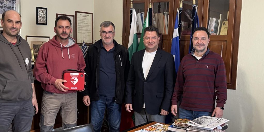 Δωρεά Αυτόματου Εξωτερικού Απινιδωτή (AED) στον Δήμο Δομοκού από τον Σύλλογο Υπαλλήλων Ο.Τ.Α. Ν. Φθιώτιδας