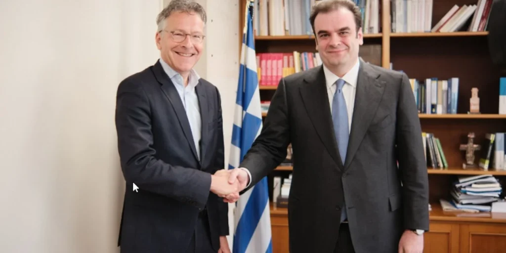 Ντάισελμπλουμ για Πιερρακάκη: «Περήφανος που ο Έλληνας υπουργός Οικονομικών προεδρεύει του Eurogroup» Ντάισελμπλουμ για Πιερρακάκη: «Περήφανος που ο Έλληνας υπουργός Οικονομικών προεδρεύει του Eurogroup»