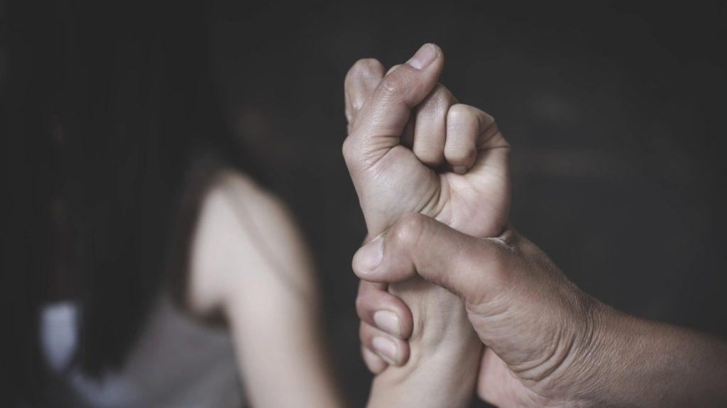 Δύο ανήλικες κατήγγειλαν 19χρονο για βιασμό – Στο Στρατοδικείο Λάρισας ο φερόμενος ως δράστης
