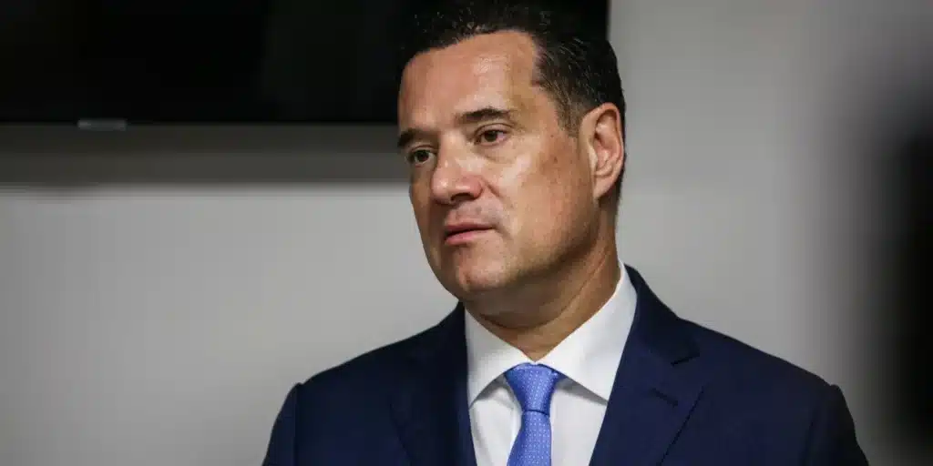 Ο Άδωνις Γεωργιάδης βρήκε από πού προέρχεται η φωτογραφία εναντίον του -«Μην πιστεύετε τίποτα στο Διαδίκτυο»
