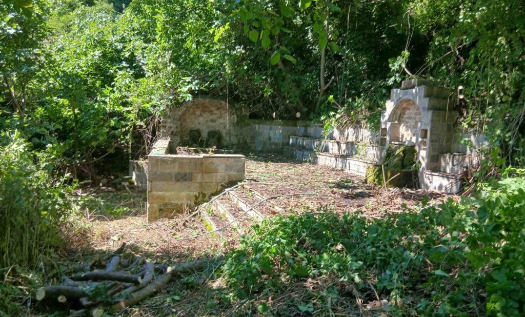 Σπουδαία εθελοντική δράση στον Δομοκό: Καθάρισαν και ανέδειξαν την ιστορική πέτρινη βρύση στον «Βάτο» Σπουδαία εθελοντική δράση στον Δομοκό: Καθάρισαν και ανέδειξαν την ιστορική πέτρινη βρύση στον «Βάτο»