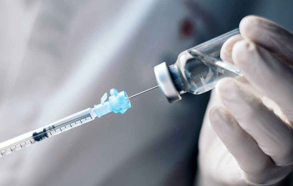 Νέο εμβόλιο γρίπης με τεχνολογία mRNA εξετάζουν οι υγειονομικοί σύμβουλοι στις ΗΠΑ – Η Moderna ζητά έγκριση για άτομα άνω των 50 ετών