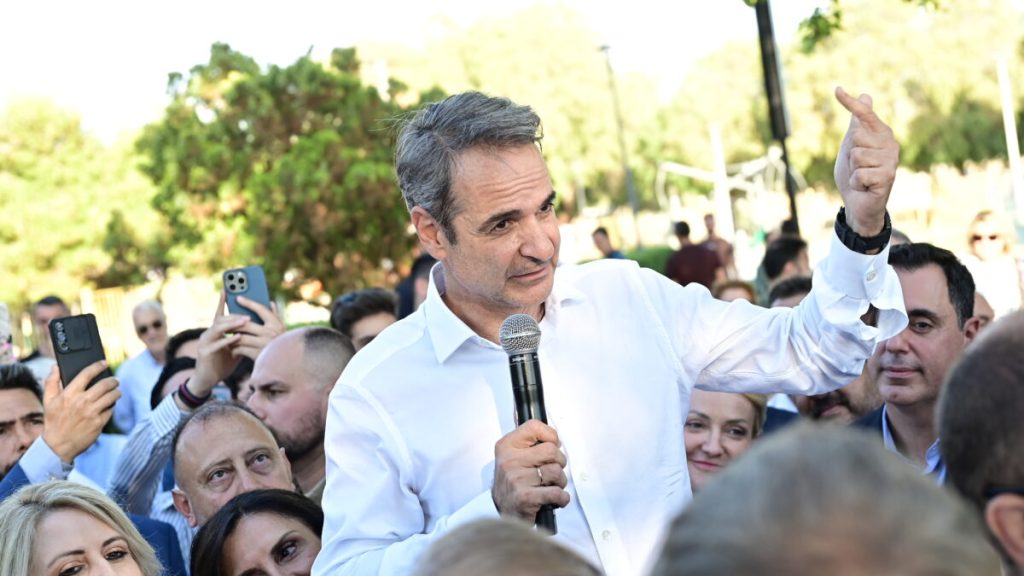 Μητσοτάκης από τη Βούλα κατά αντιπολίτευσης: Ο «τζάμπα 1» συναγωνίζεται τον «τζάμπα 2»
