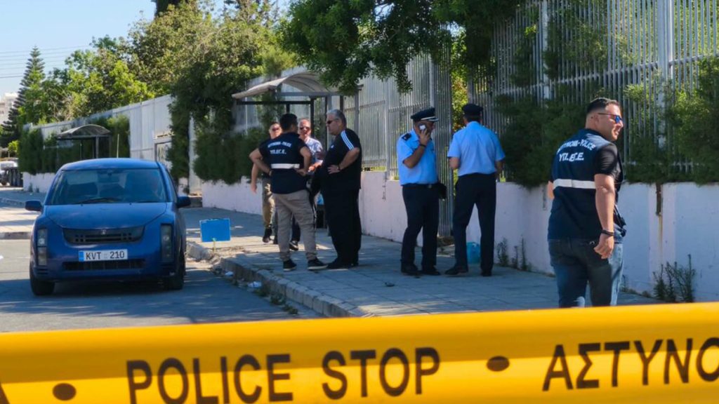 Λεμεσός: Αστυνομικός πυροβόλησε τη σύζυγό του και έπειτα αυτοκτόνησε Λεμεσός: Αστυνομικός πυροβόλησε τη σύζυγό του και έπειτα αυτοκτόνησε
