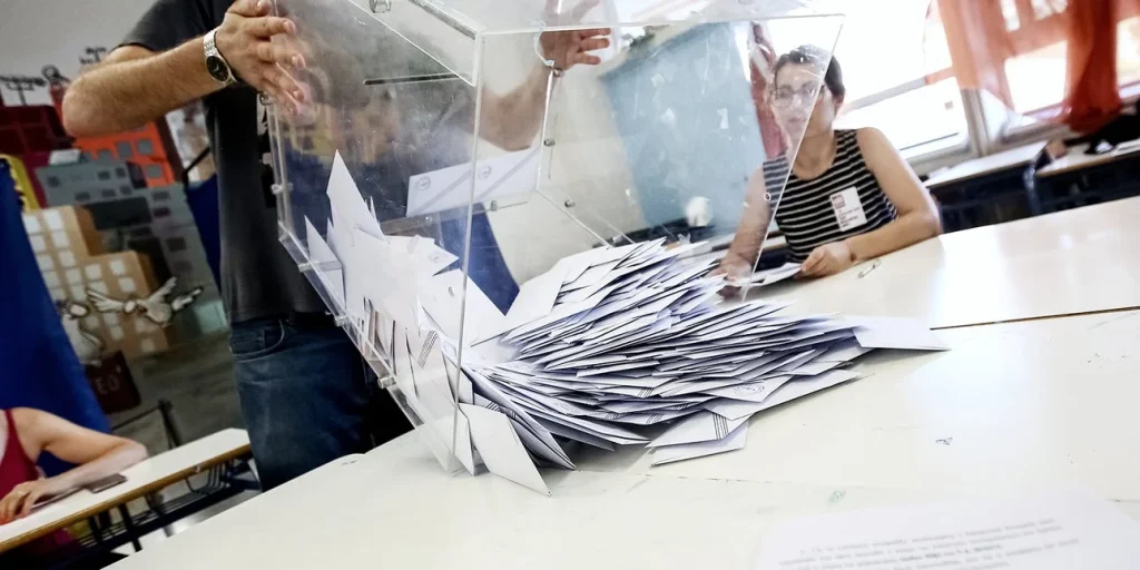 Δημοσκόπηση Interview: Στο 29,1% η ΝΔ, δεύτερος αλλά με απώλειες ο Τσίπρας, ανεβαίνει το ΠΑΣΟΚ -Τι απαντούν για ΣαμαράInterview: Στο 29,1% η ΝΔ, δεύτερος αλλά με απώλειες ο Τσίπρας, ανεβαίνει το ΠΑΣΟΚ -Τι απαντούν για Σαμαρά