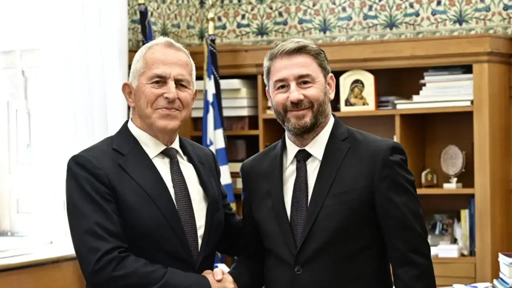 Στο ΠΑΣΟΚ ο Ευάγγελος Αποστολάκης: «Δεν ήταν εύκολη απόφαση – Δεν δέχομαι επιτακτικά κελεύσματα»