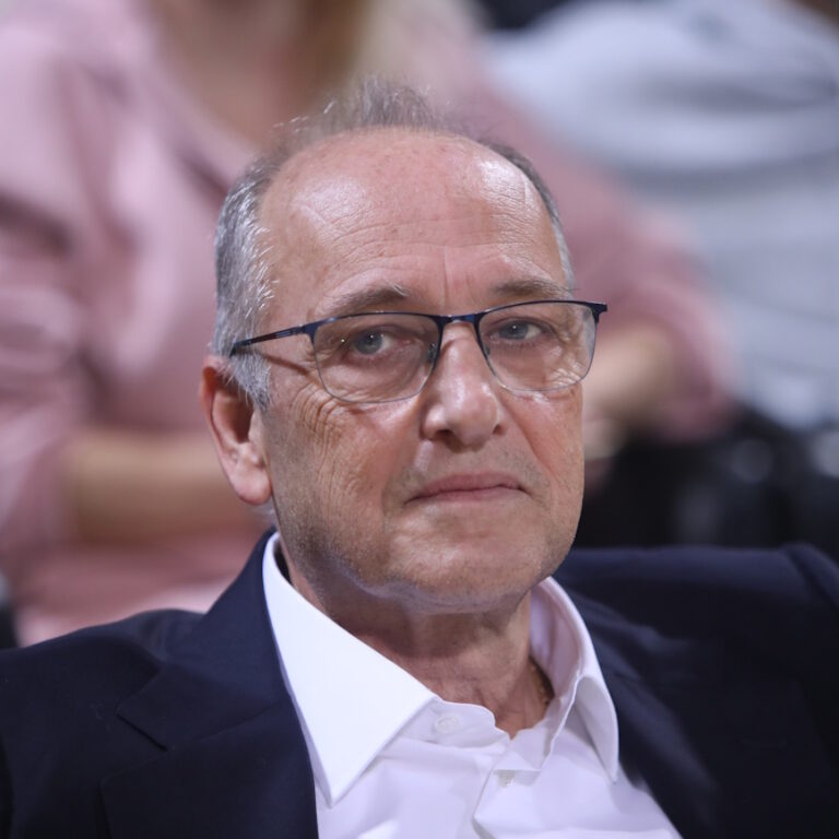 Ο Βαγγέλης Λιόλιος, διαιτητές, παράγοντες και πρώην αθλητής κατηγορούνται για στημένους αγώνες στο ελληνικό μπάσκετ Ο Βαγγέλης Λιόλιος, διαιτητές, παράγοντες και πρώην αθλητής κατηγορούνται για στημένους αγώνες στο ελληνικό μπάσκετ