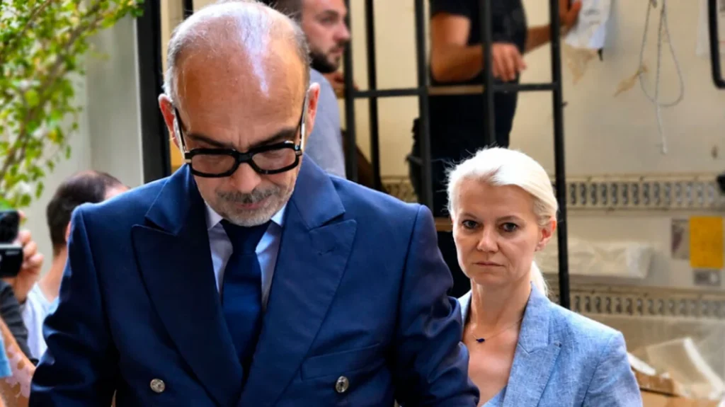 Η κατάθεση της 19χρονης κόρης των δύο γιατρών: «Εγώ κάλεσα το ΕΚΑΒ για τον Μαζωνάκη, υποβλήθηκα κι εγώ σε πλασμαφαίρεση»