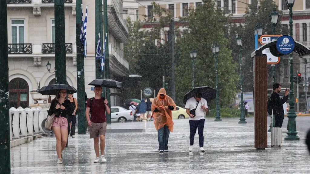 Καιρός: Ισχυρές καταιγίδες, χαλάζι και θυελλώδεις άνεμοι από την Τρίτη – Έκτακτο δελτίο επιδείνωσης από την ΕΜΥ