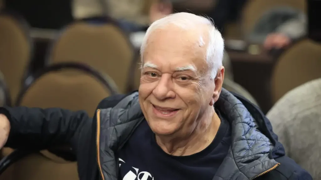 Στα άκρα η κόντρα ΠΑΣΟΚ – Τσίπρα: «Επαγγελματίας υβριστής ο Καρτερός» που κάνει τη «βρώμικη δουλειά»